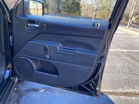 Used 2015 Jeep Patriot Sport image 22