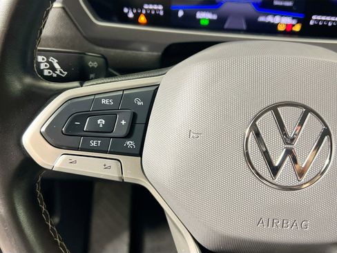 Used 2024 Volkswagen Tiguan SE image 18