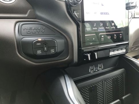New 2025 RAM 2500 Laramie AWD/4WD image 31