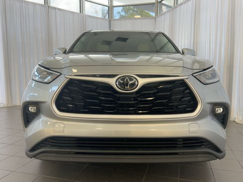 Used 2020 Toyota Highlander XLE image 6