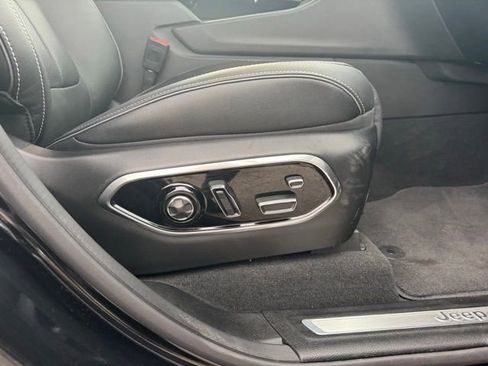 New 2024 Jeep Grand Cherokee Overland w/ Advanced Protech Group III image 30