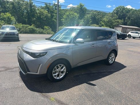 Used 2024 Kia Soul LX w/ Option Group 015 FWD image 4