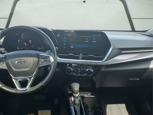 Certified 2025 Chevrolet Trax ACTIV w/ Sunroof Package FWD image 11