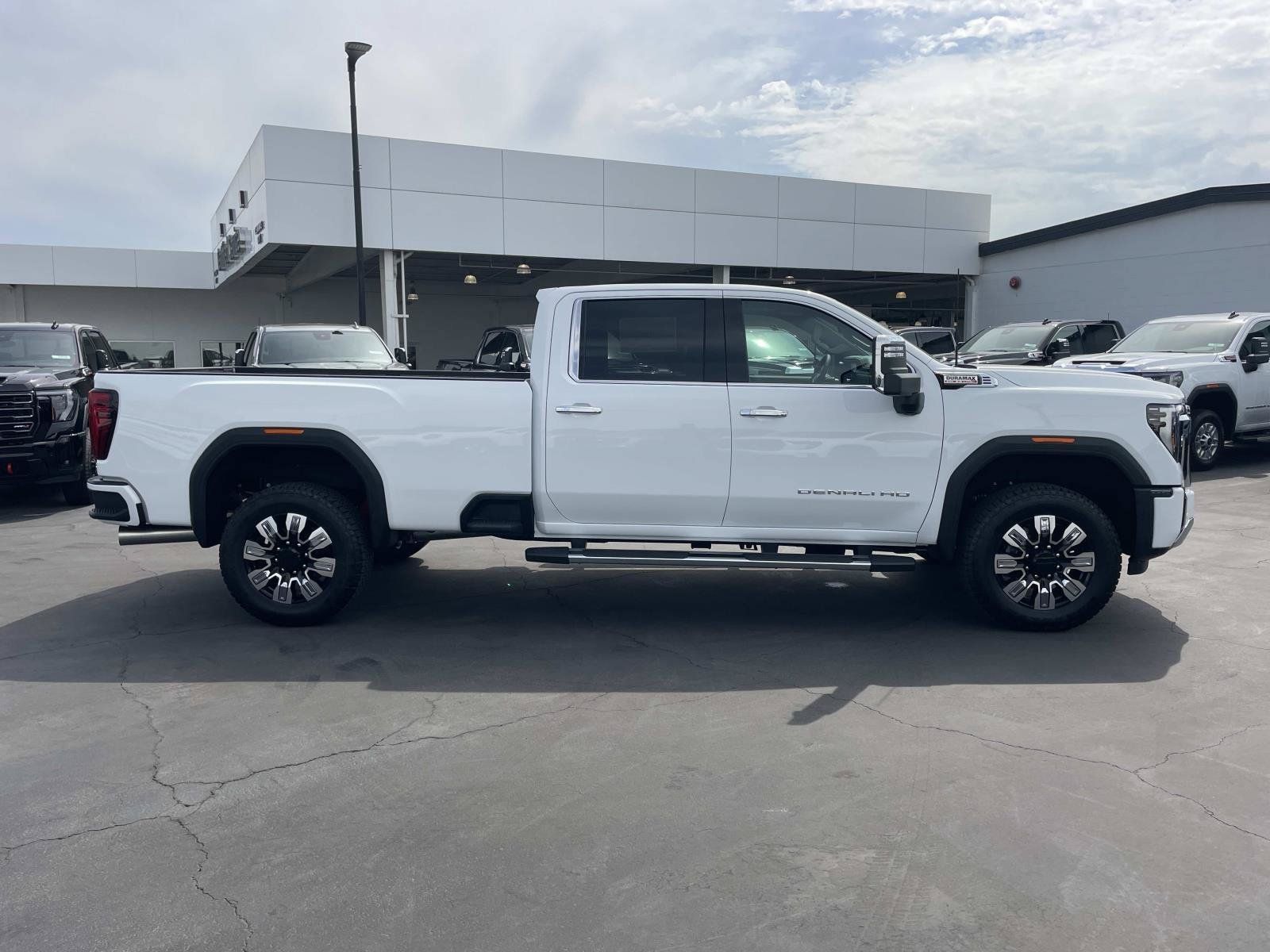 New 2026 GMC Sierra 3500 Denali w/ Denali Reserve Package AWD/4WD image 4