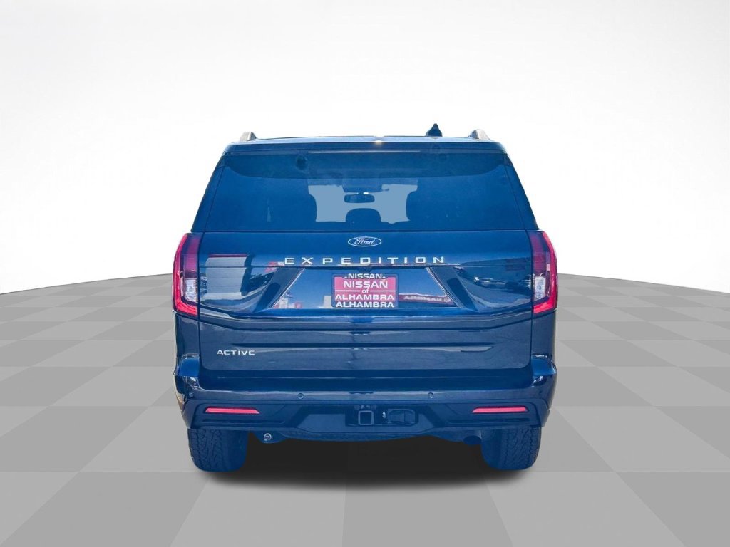 Used 2025 Ford Expedition Active RWD image 8