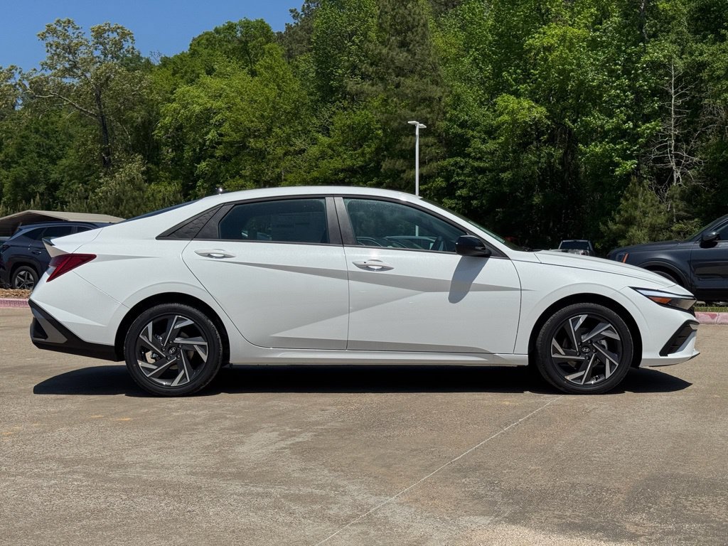 New 2025 Hyundai Elantra SEL FWD image 9
