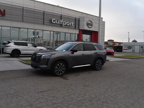 New 2026 Nissan Pathfinder Platinum w/ Cargo Package FWD image 2