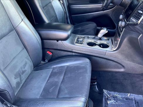 Used 2022 Jeep Grand Cherokee Laredo X image 19