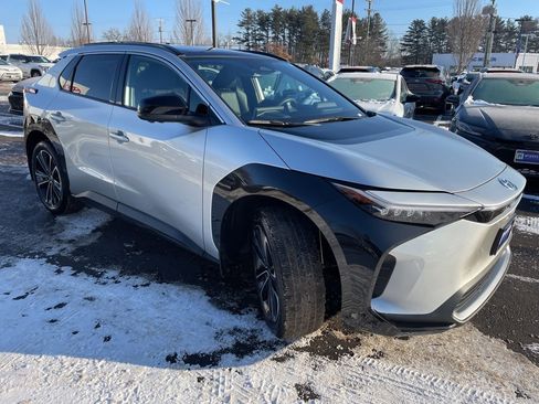 Used 2024 Toyota bZ4X Limited image 3