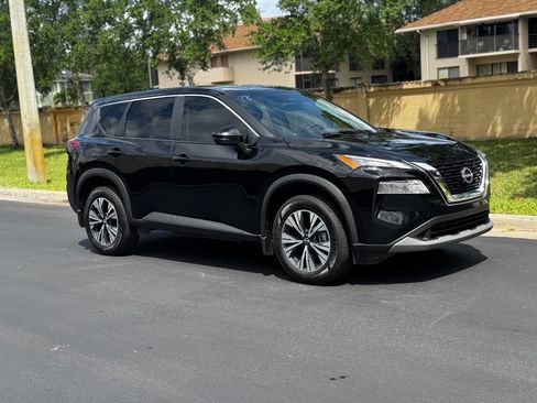 Used 2022 Nissan Rogue SV image 5