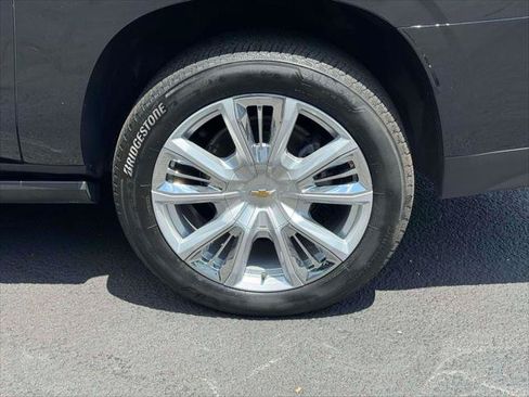 Used 2024 Chevrolet Suburban High Country AWD/4WD image 11