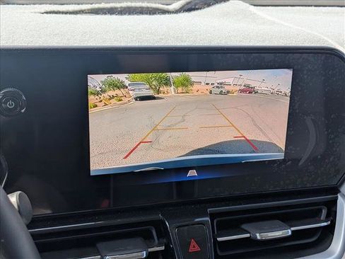 Used 2024 Chevrolet TrailBlazer LT w/ LT Cold Weather Package FWD image 12