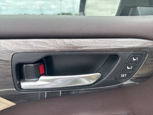 Used 2022 Toyota Highlander Limited FWD image 9