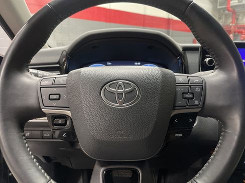 Used 2025 Toyota Camry XLE FWD image 18