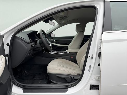 Used 2023 Hyundai Sonata SE image 16