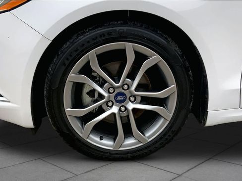 Used 2017 Ford Fusion SE w/ Equipment Group 201A FWD image 11