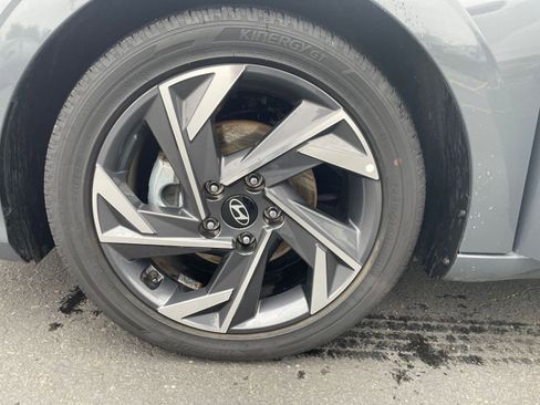 Used 2025 Hyundai Elantra SEL image 24