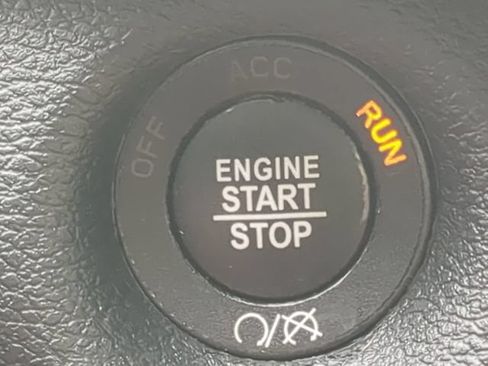 Used 2019 Jeep Cherokee Limited FWD image 27