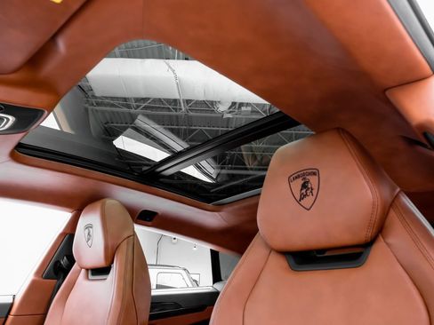 Used 2022 Lamborghini Urus image 7