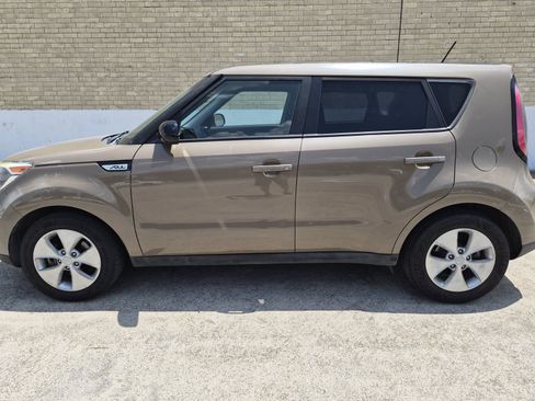 Used 2016 Kia Soul FWD image 6