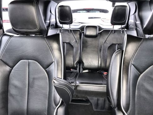 Used 2023 Chrysler Pacifica Limited w/ S Appearance Package image 24