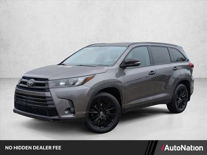 Used 2019 Toyota Highlander SE w/ Nightshade Edition