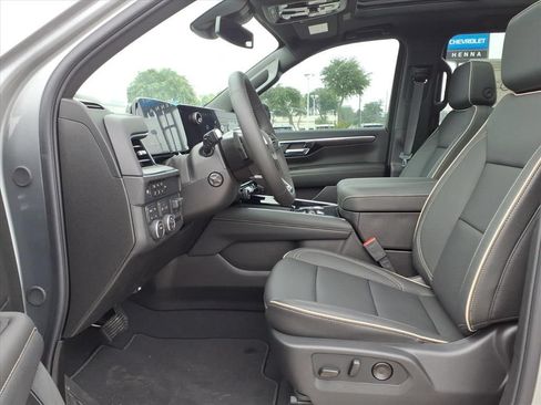 New 2026 Chevrolet Suburban Premier w/ Sun And Tow Package AWD/4WD image 18