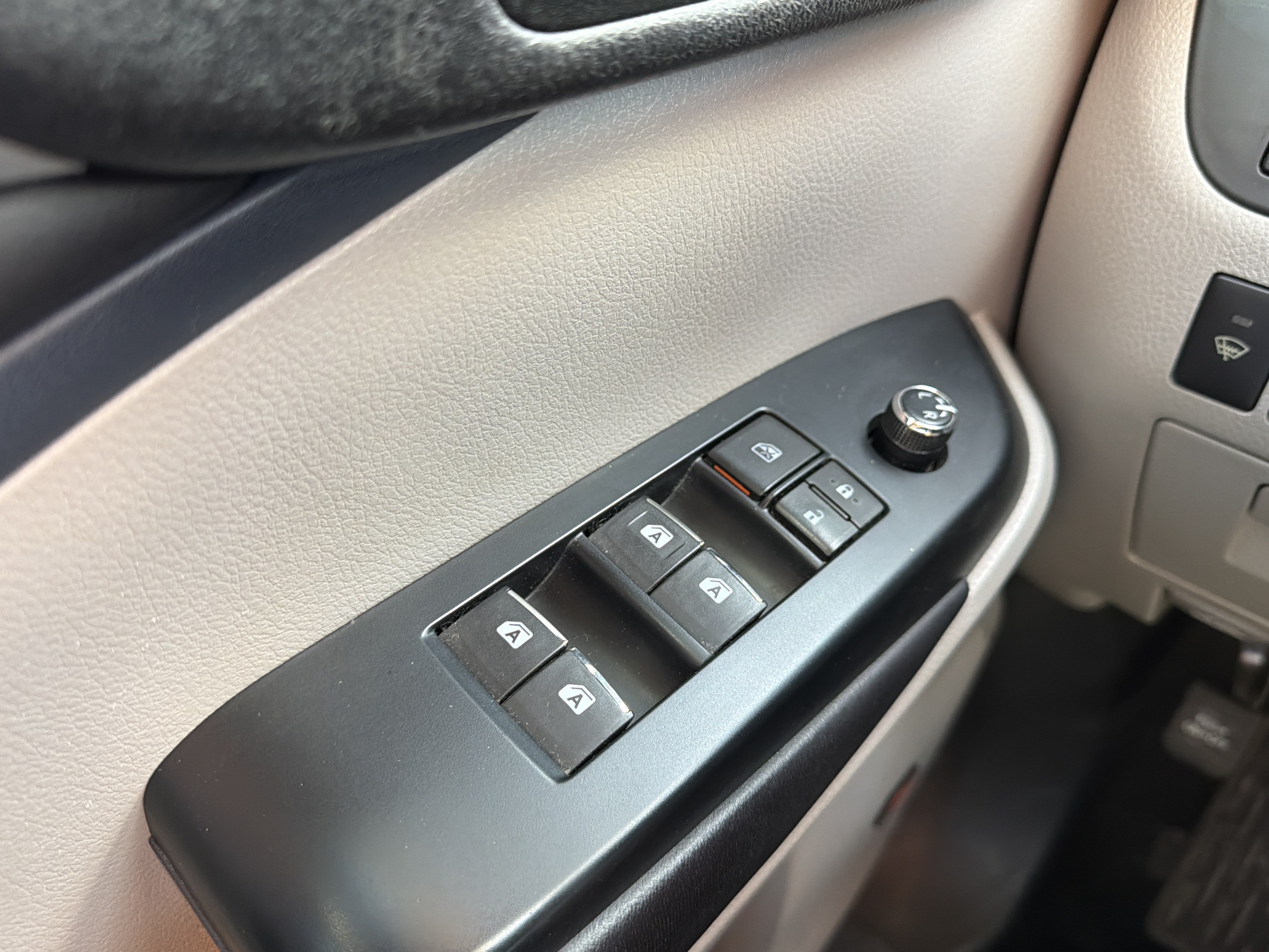 Used 2016 Toyota Highlander Limited FWD image 22