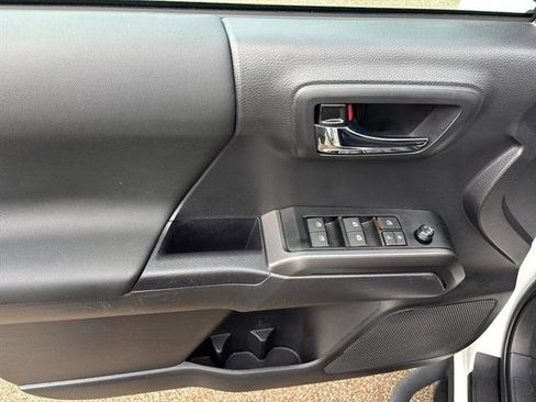 Used 2023 Toyota Tacoma TRD Sport image 14