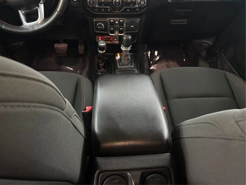 Used 2019 Jeep Wrangler Unlimited Rubicon w/ LED Lighting Group AWD/4WD image 22