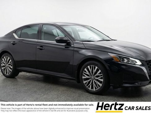 Used 2025 Nissan Altima 2.5 SV image 1