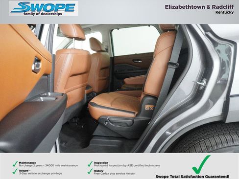 Used 2024 Nissan Pathfinder Platinum AWD/4WD image 12