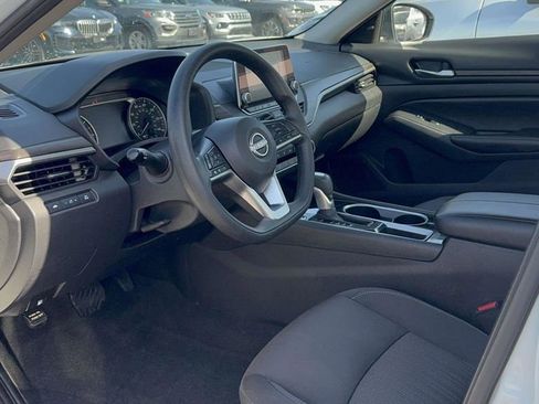 Used 2024 Nissan Altima 2.5 SV FWD image 15