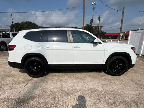 Used 2022 Volkswagen Atlas SE FWD image 2