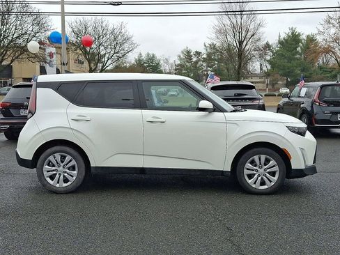 Used 2023 Kia Soul LX image 8