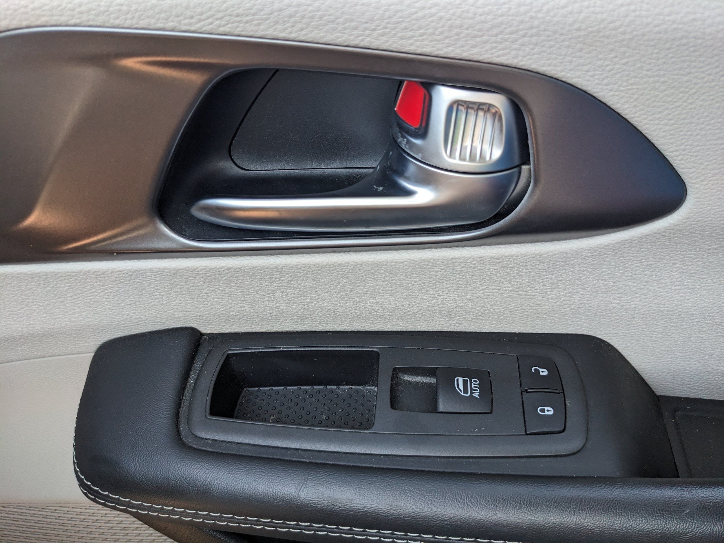 Used 2022 Chrysler Pacifica Touring-L w/ Uconnect Theater Family Group AWD/4WD image 41