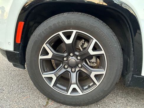 Used 2024 Jeep Wagoneer Series III image 27