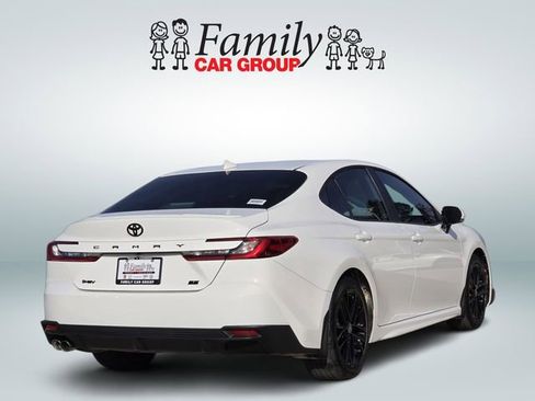Used 2025 Toyota Camry SE image 4