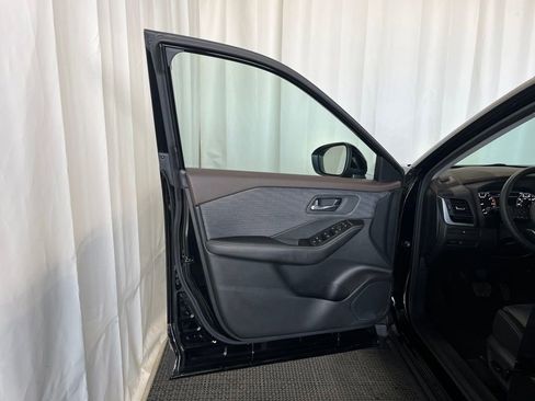 Used 2023 Nissan Rogue SV AWD/4WD image 14