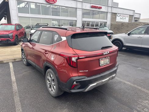 Used 2024 Kia Seltos S image 3
