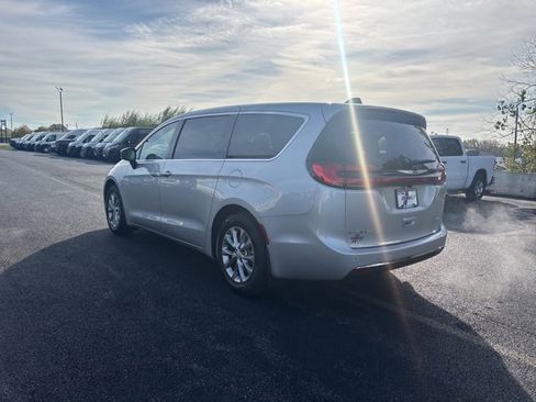 New 2026 Chrysler Pacifica Limited image 3