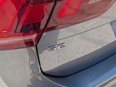 Certified 2023 Volkswagen Tiguan SE FWD image 14