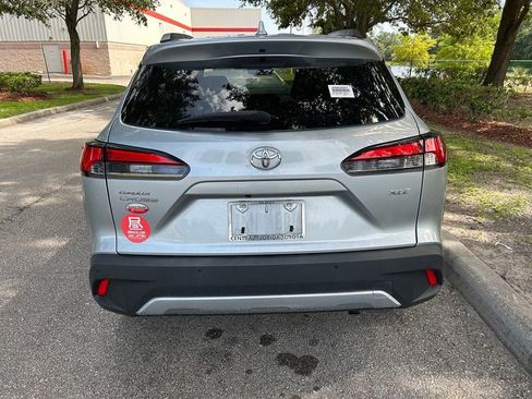 Used 2023 Toyota Corolla Cross XLE w/ Convenience Package FWD image 5