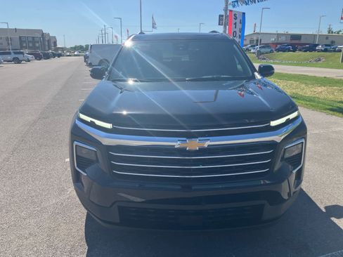 New 2026 Chevrolet Traverse LT w/ Sun and Wheel Package image 2