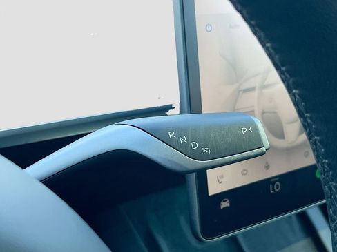 Used 2024 Tesla Model Y Long Range AWD/4WD image 17