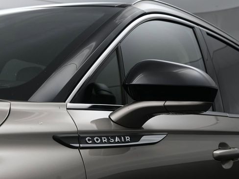 Used 2021 Lincoln Corsair FWD w/ Premium Package image 11