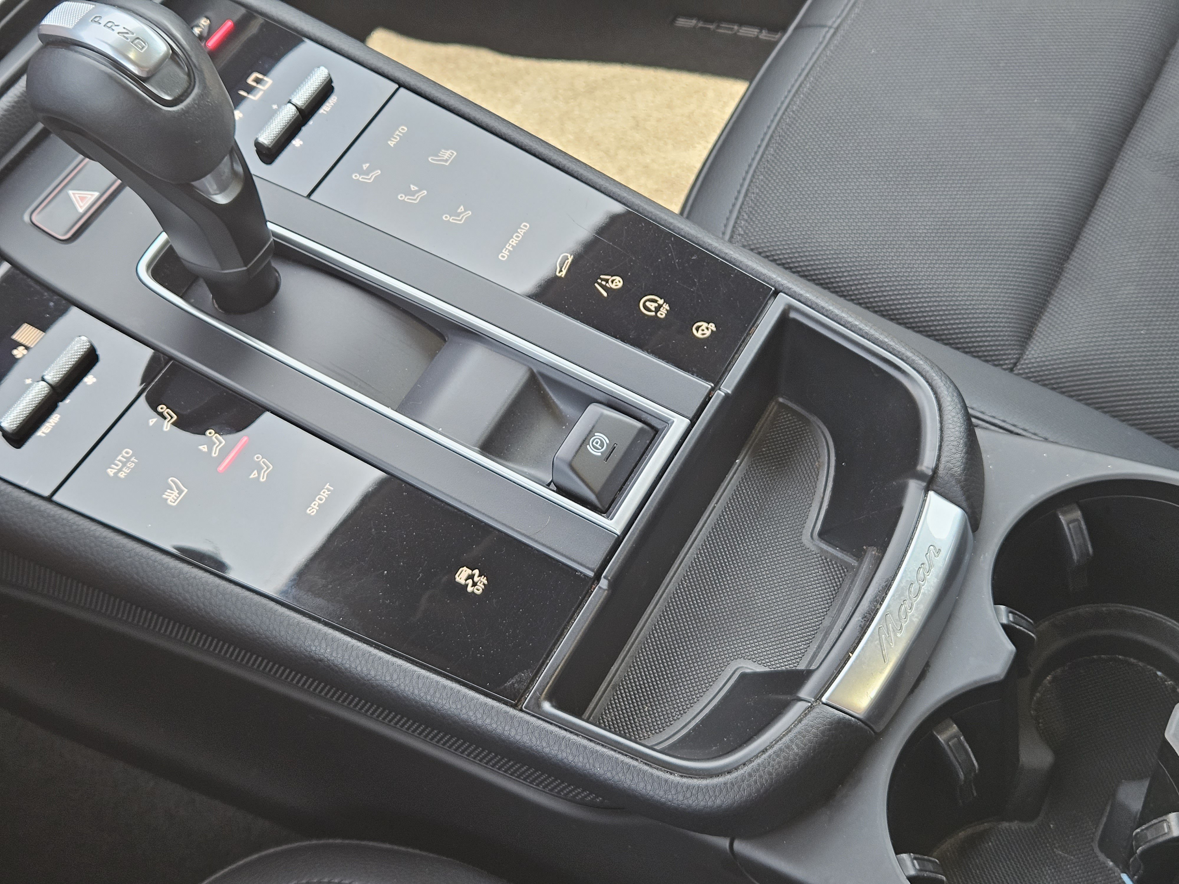 Certified 2023 Porsche Macan AWD/4WD image 20
