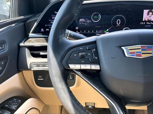Used 2024 Cadillac Escalade Premium Luxury AWD/4WD image 24
