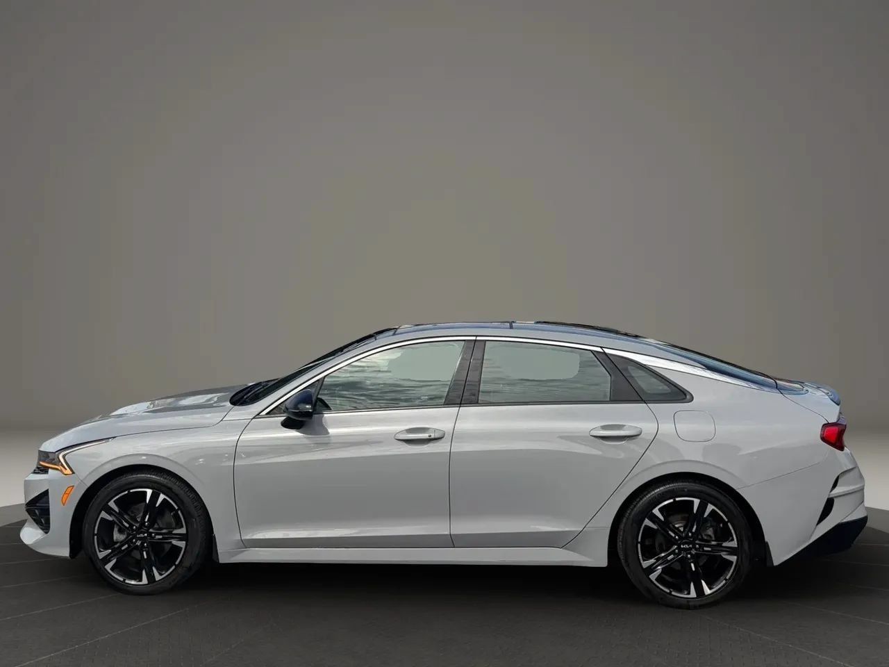 Used 2023 Kia K5 GT-Line AWD/4WD image 2