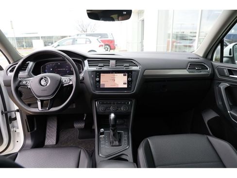 Used 2020 Volkswagen Tiguan SEL image 16